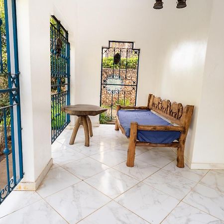 Queens Chateau Boutique Villa Diani Beach Extérieur photo