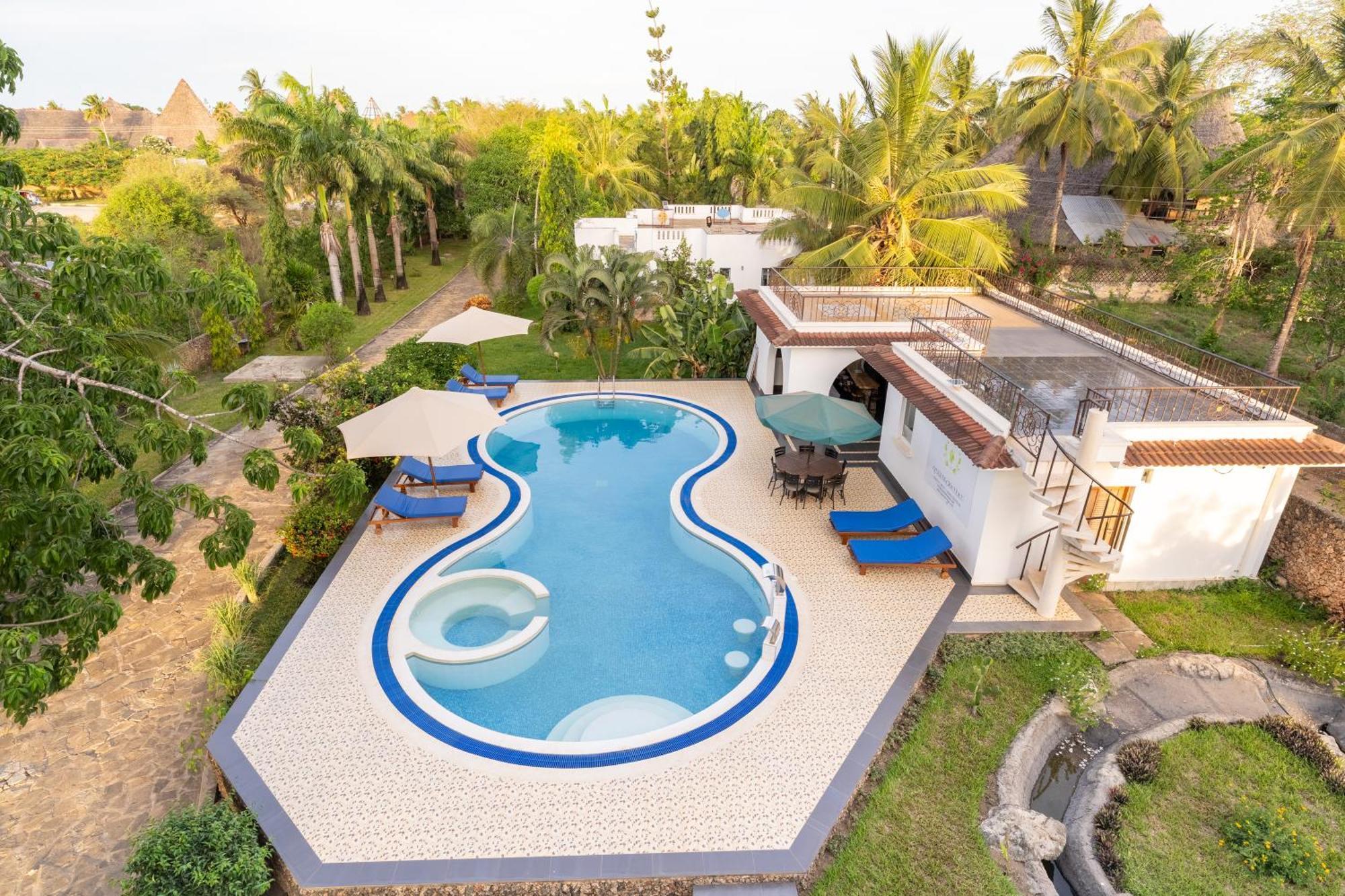 Queens Chateau Boutique Villa Diani Beach Extérieur photo