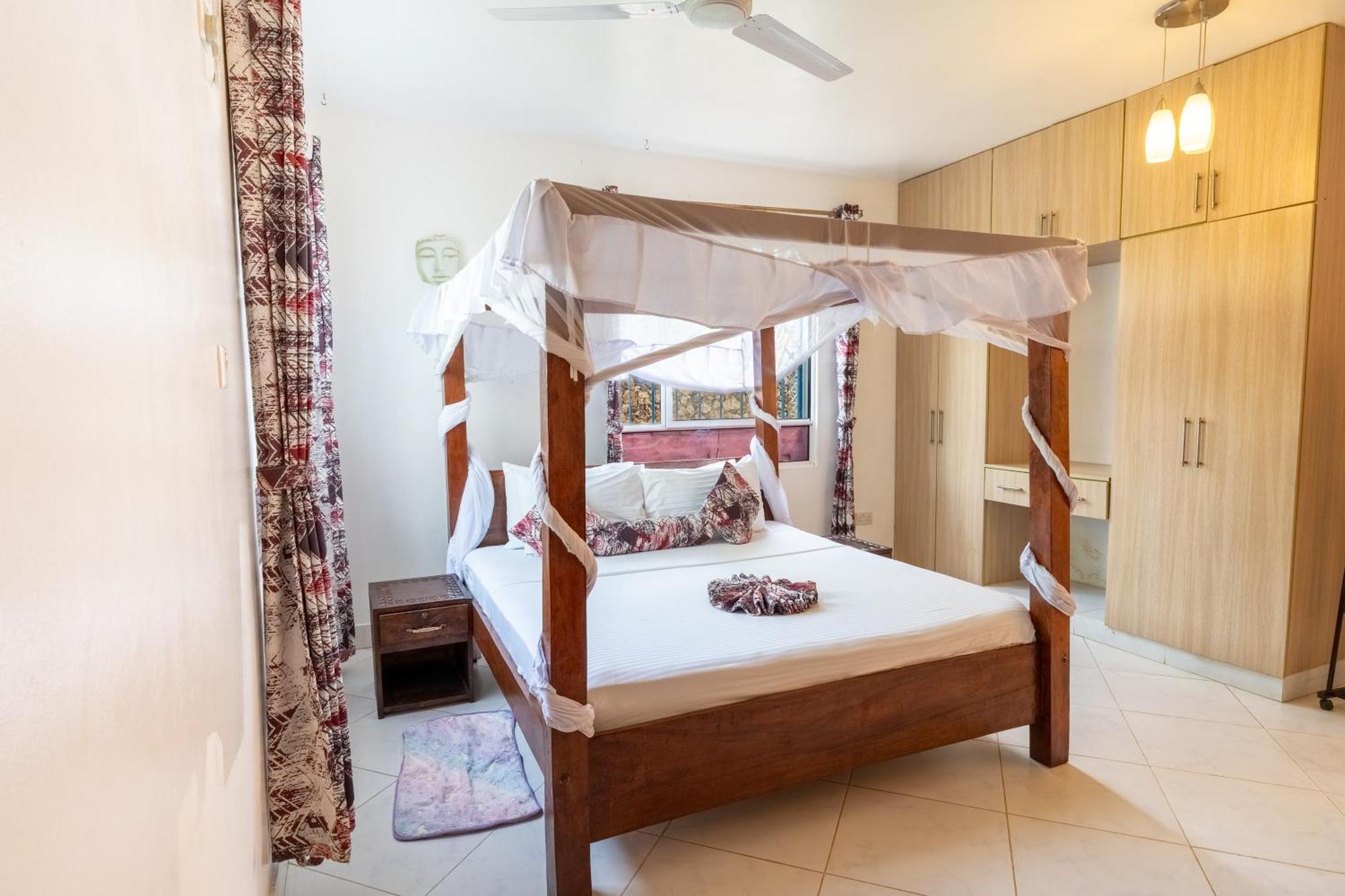 Queens Chateau Boutique Villa Diani Beach Extérieur photo