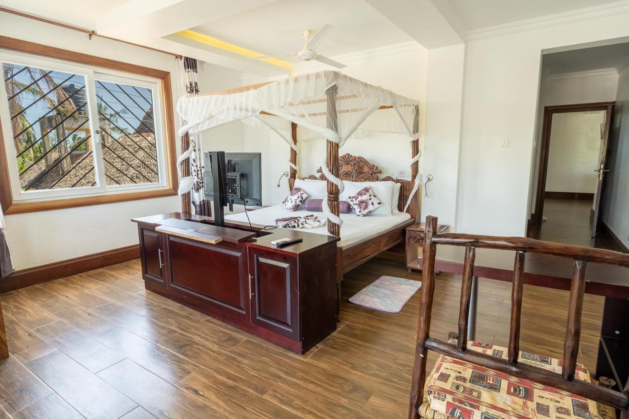 Queens Chateau Boutique Villa Diani Beach Extérieur photo