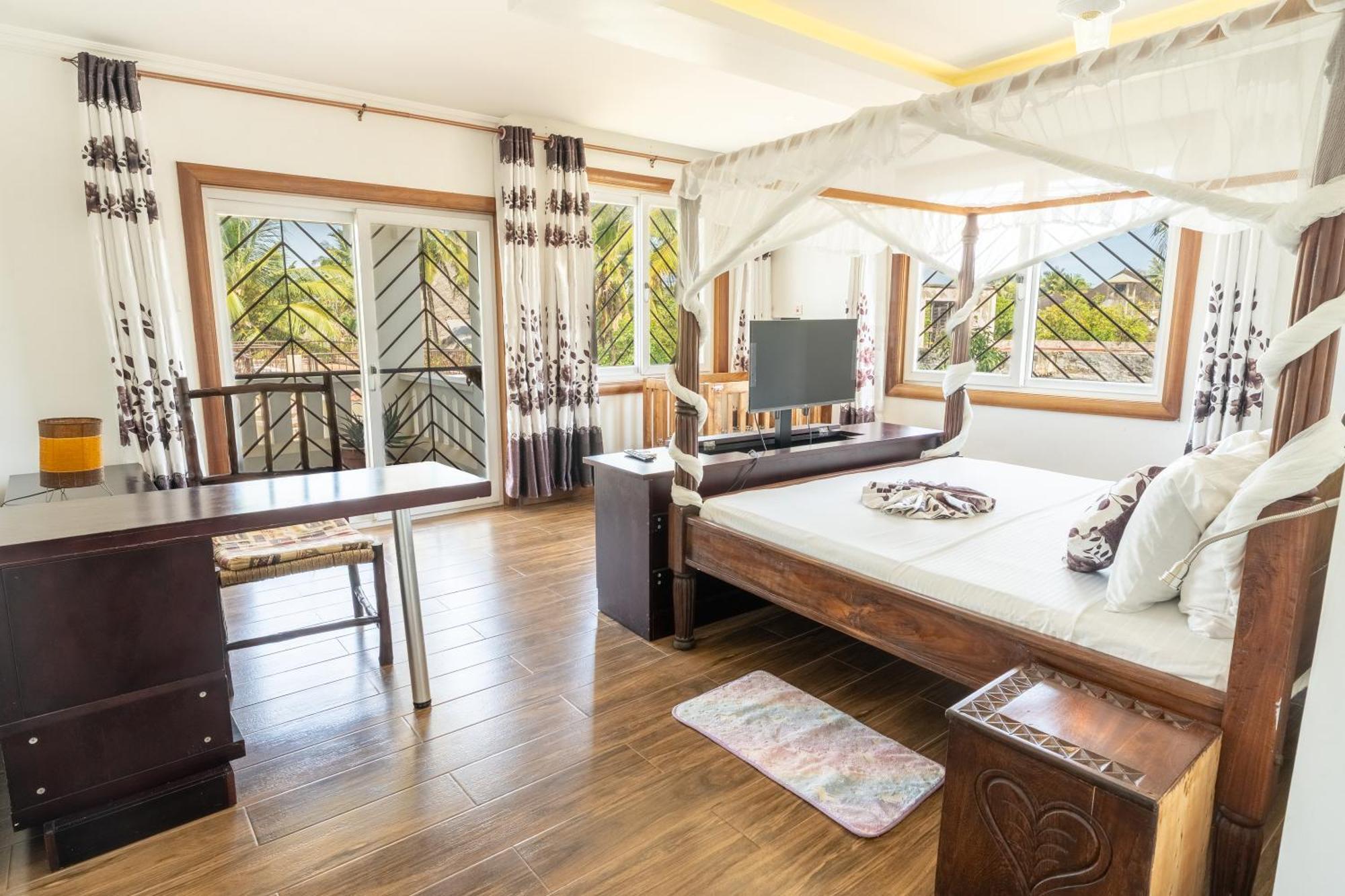 Queens Chateau Boutique Villa Diani Beach Extérieur photo