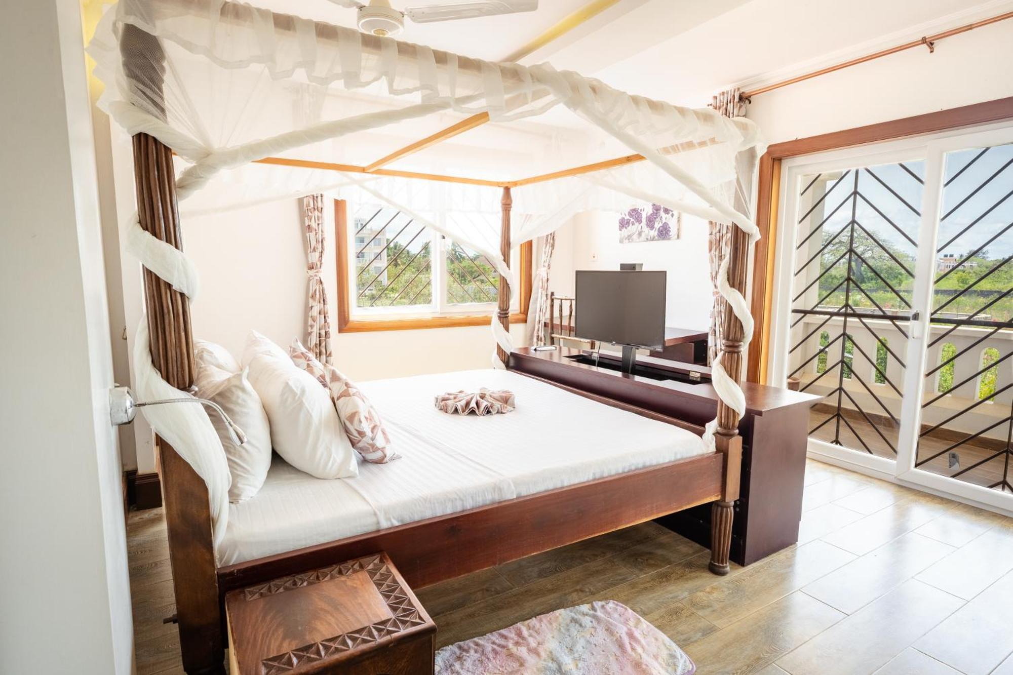 Queens Chateau Boutique Villa Diani Beach Extérieur photo